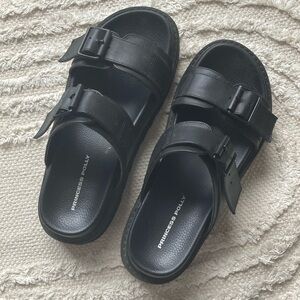 Black princess Polly chunky sandals size 9 but fits size 8
